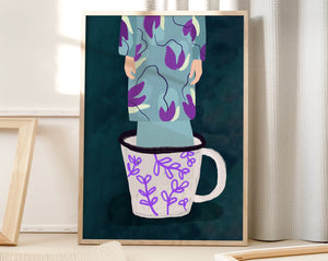 Farverig indretning med akvarel af kvinde. Plakat med kaffekop. Køkkenplakat. Plakat med blomster.